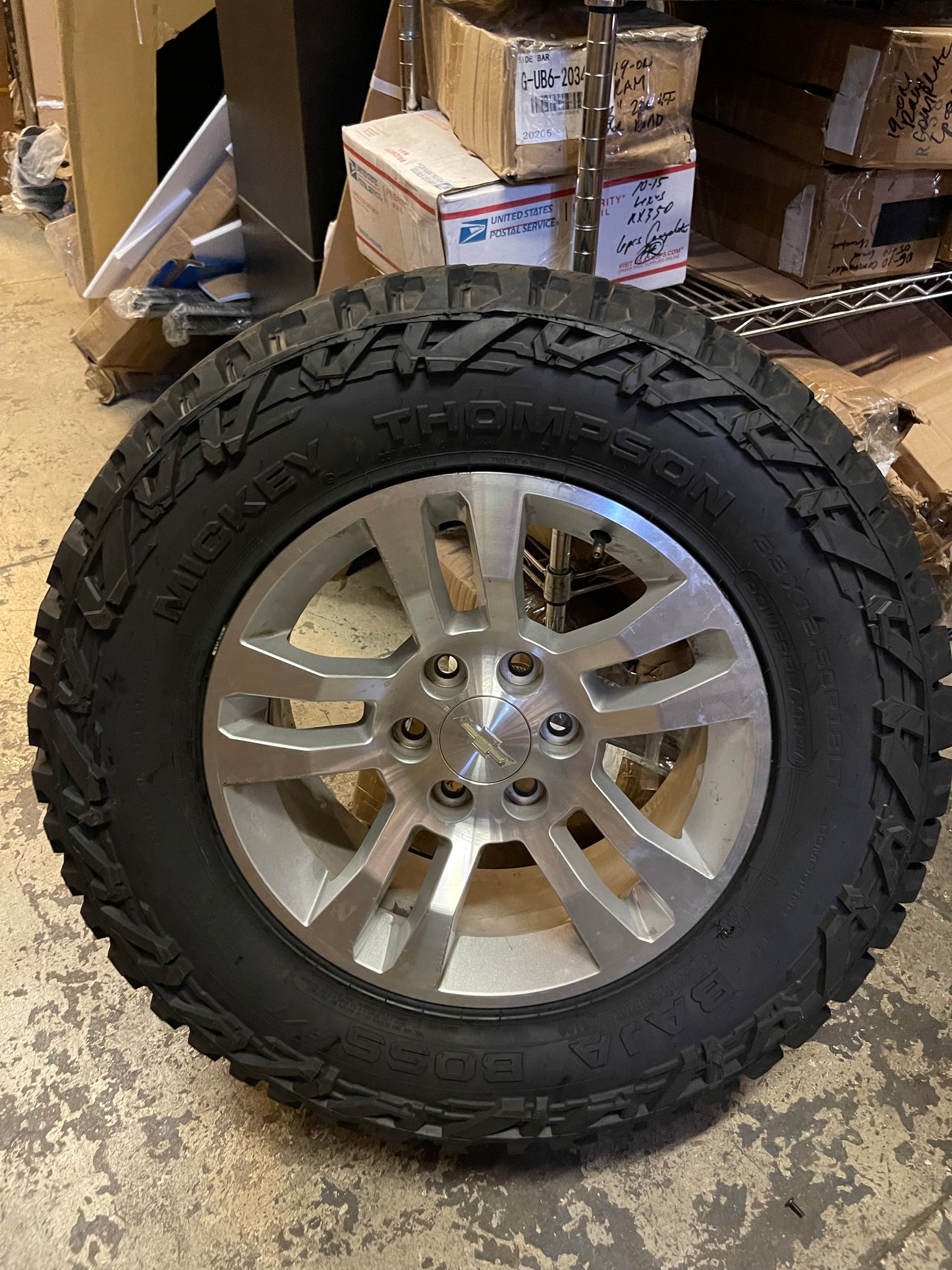 New Mickey Thompson 33x12.5x18 Mtz tires used Chevy 6 lug oem rims llantas mud terrain lodo