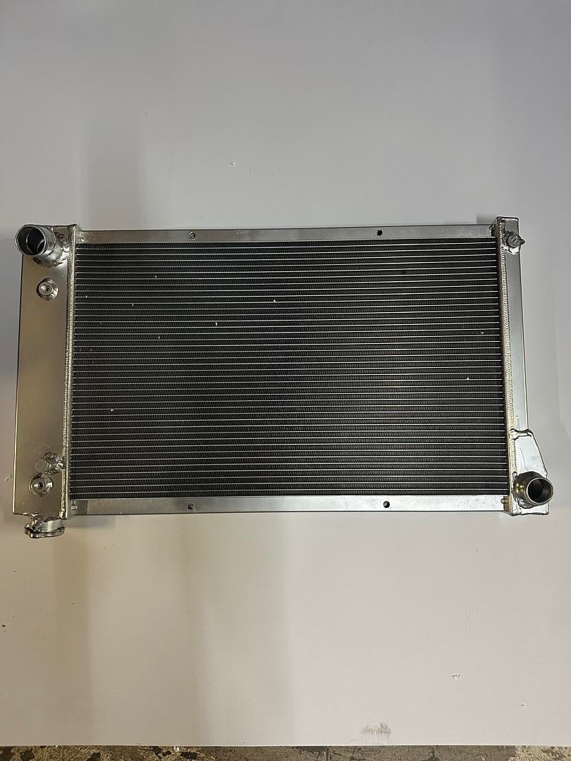 3-Row Full Aluminum Radiator Compatible with 1967-1972 C-/K-Series Pickup, 1968-1972 G-/P-Series Van / K15/K25/K35 Pickup MT 3. 8L 4. 1L 4. 8L RA-CHEVYT67-L6-3