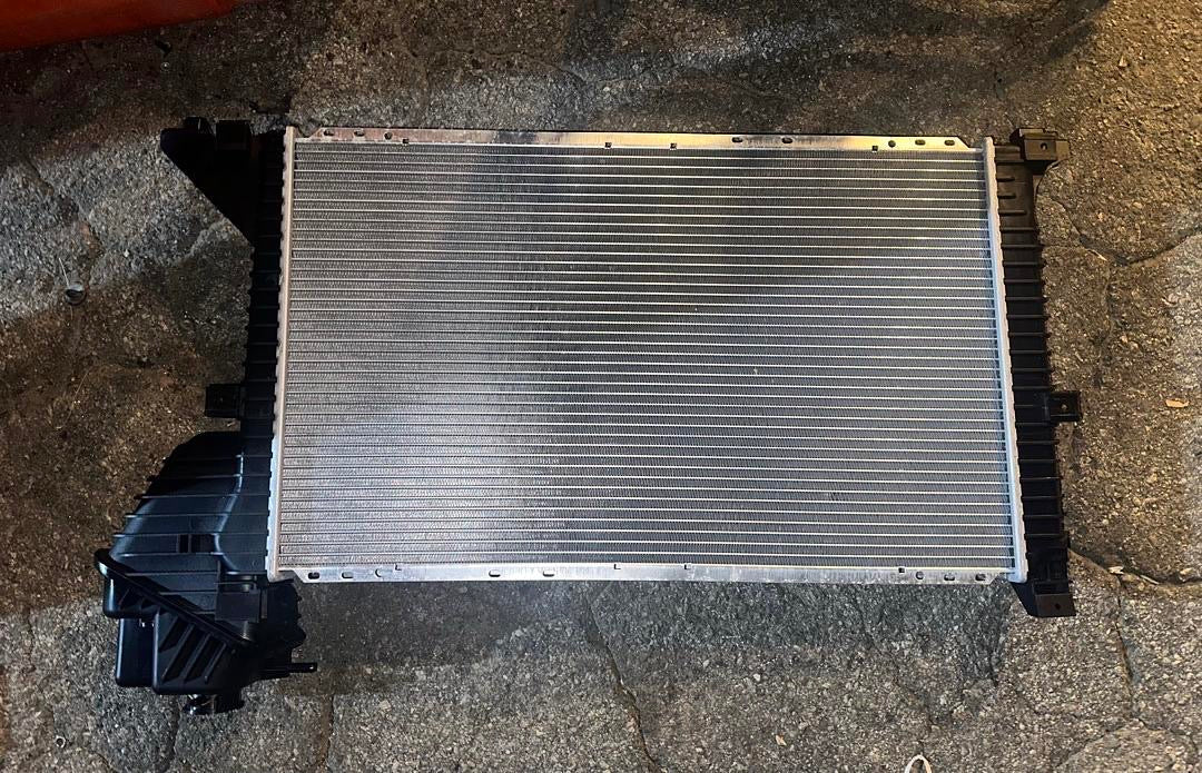 Aluminum Radiator 02-06 Dodge Frieghtliner sprinter 2500 3500 2.7L OEM-RA-2796