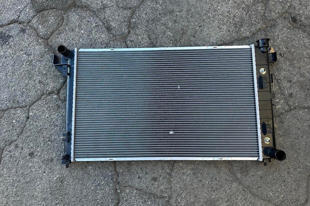 OE style Aluminum core Radiator for 94-02 Ram 1500 / 2500 / 3500/ 3.9 / 5.2 / 5.9 / V8 / 99-01 Ramcharger 3.9 / 5.2 / 5.9/ V8 fits automatic transmission models OEM-RA-2291