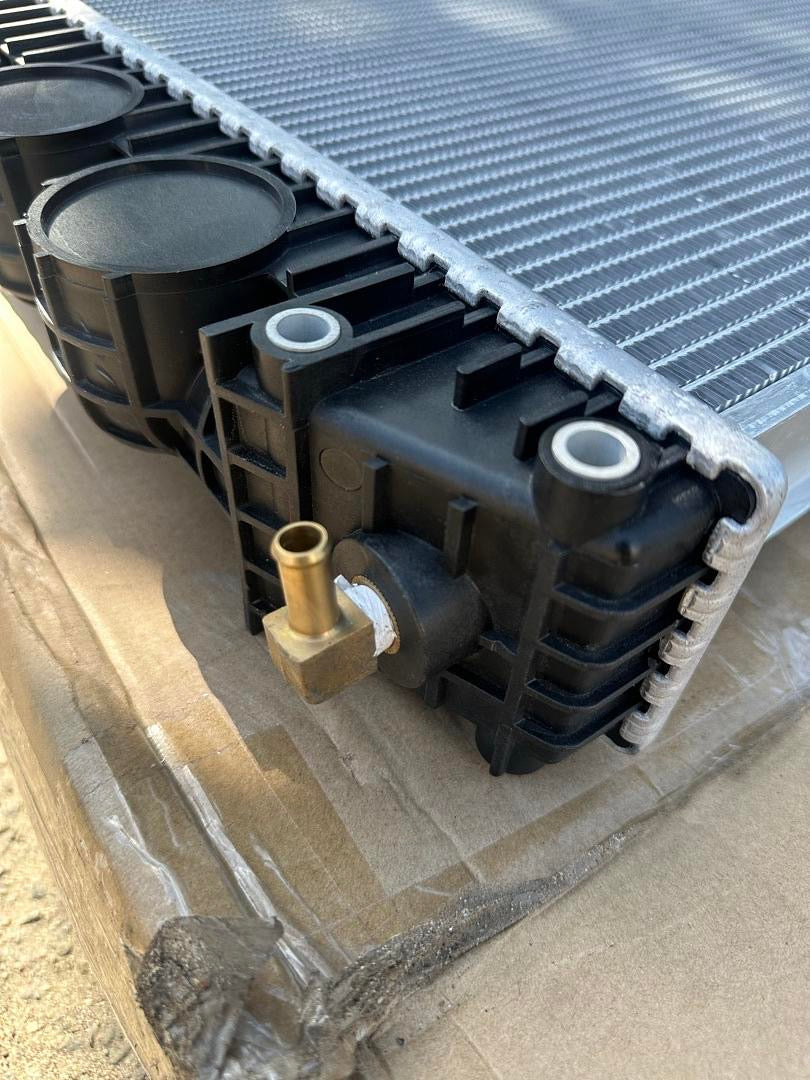 Radiator 03-07 Freightliner Century Class Columbia OEM-RA-FL 009