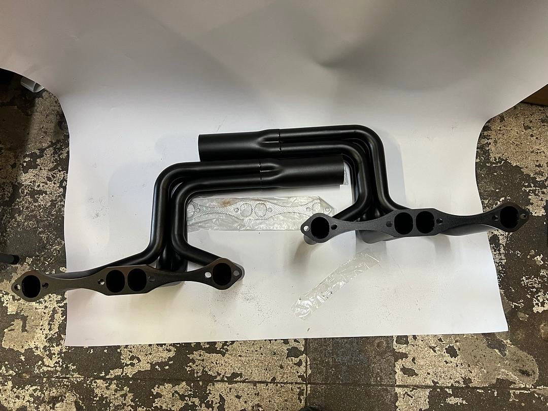 Headers for small block Chevy in the 1932 Ford model b highboy Roadster. Fits most small block engines from 265 to 400 cubic inches HDS-SBC-HIB32-BK